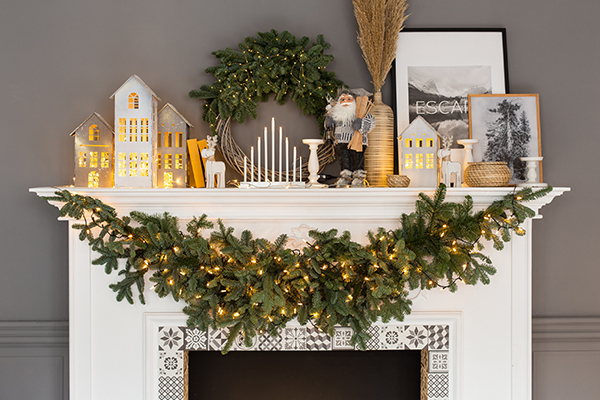 DIY Decorated Fireplace Mantel Christmas